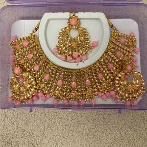 Elegant Gold and Pink Necklace Set